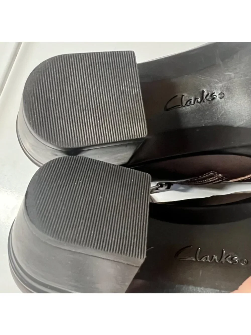 Clarks Womens Emslie Warren Zip Ankle Bootie Button Brown Leather size 8W Wide